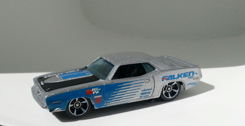 Illustration for article titled Detergent Lightbox Muscle Cars!